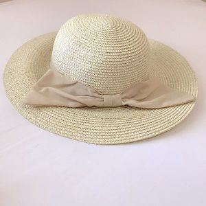 NWOT Handwoven Fine Straw Sun Hat with with pale khaki bow